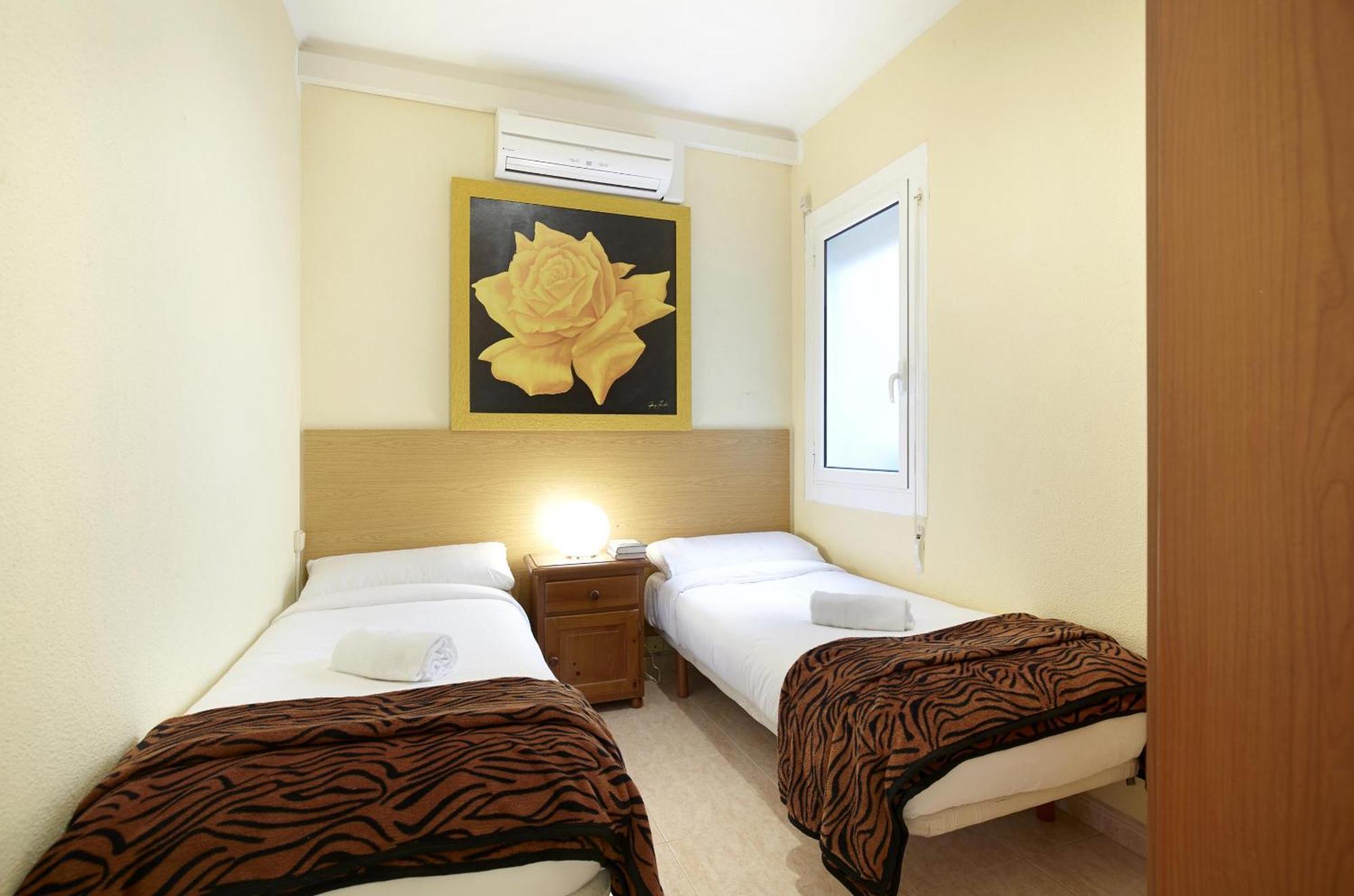 Apartamentos Calvet Барселона Екстер'єр фото
