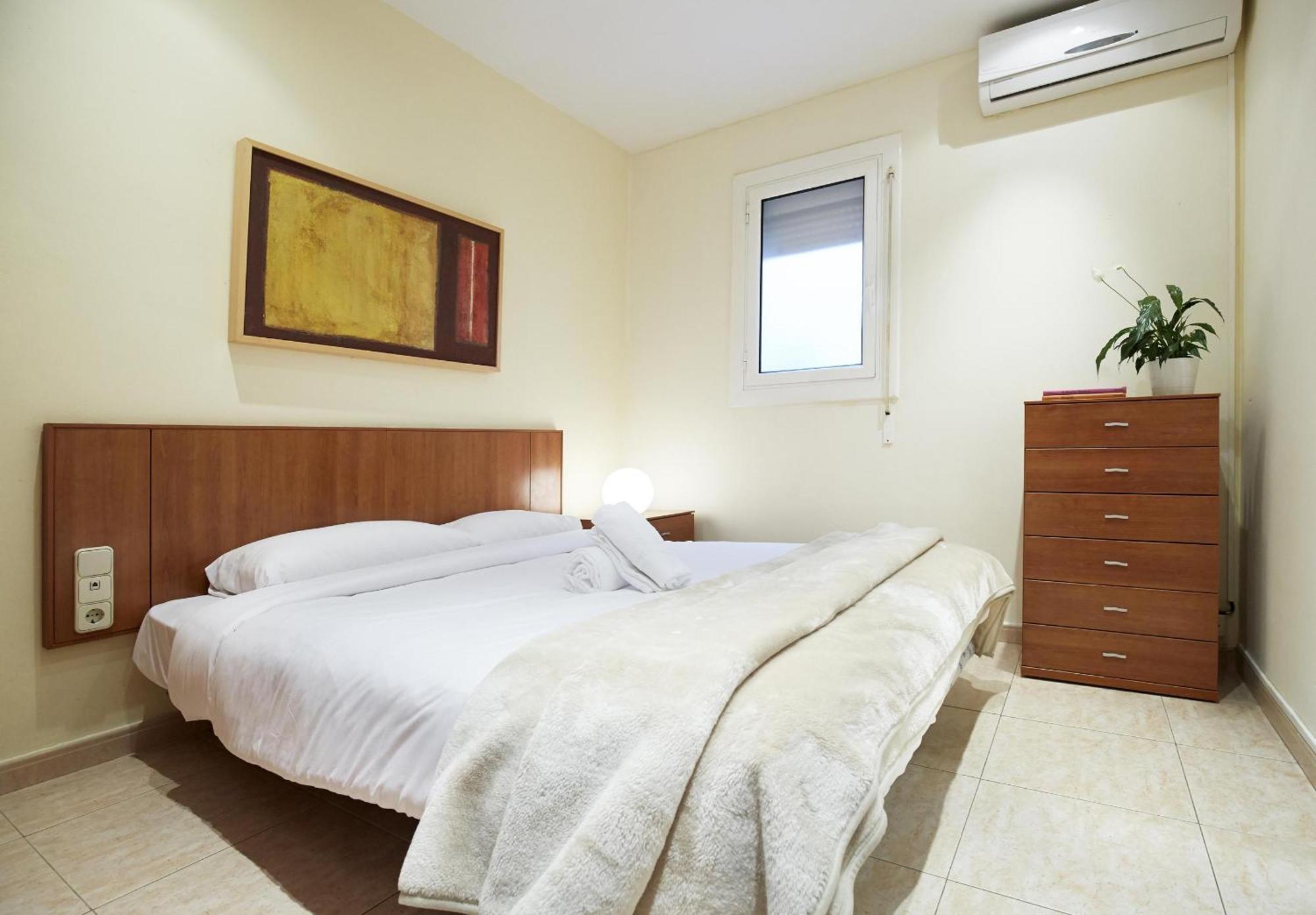 Apartamentos Calvet Барселона Екстер'єр фото