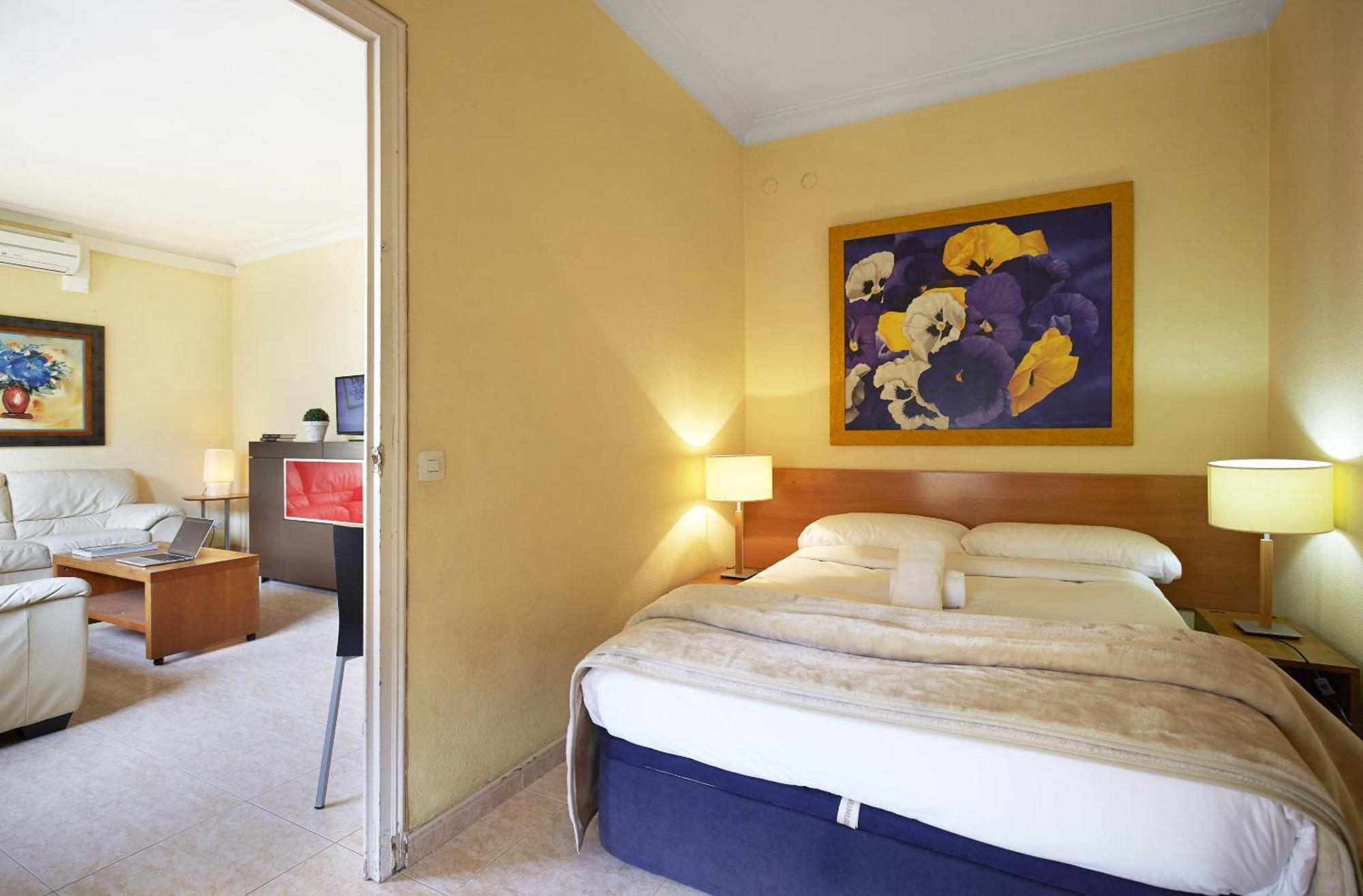 Apartamentos Calvet Барселона Екстер'єр фото