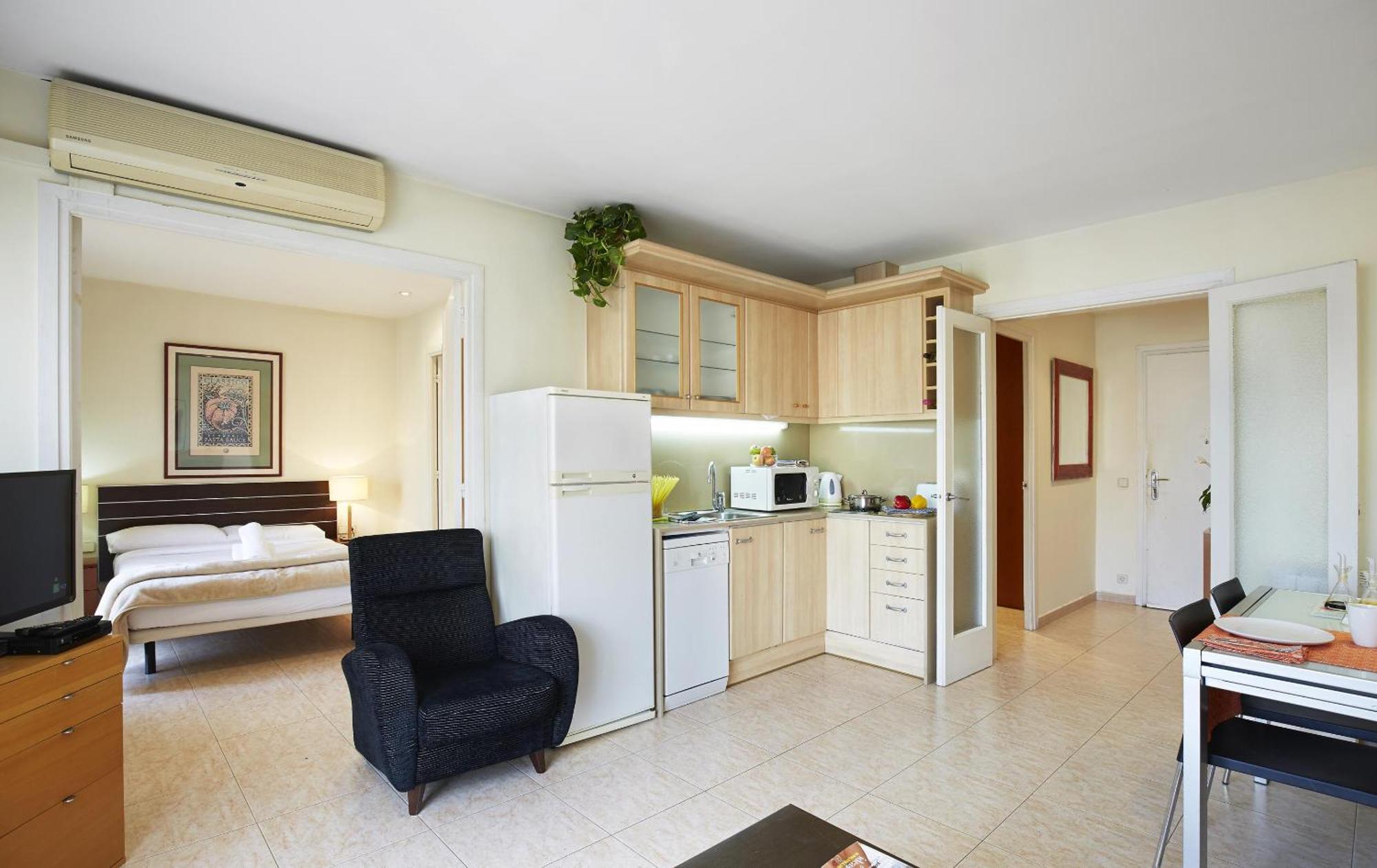 Apartamentos Calvet Барселона Екстер'єр фото