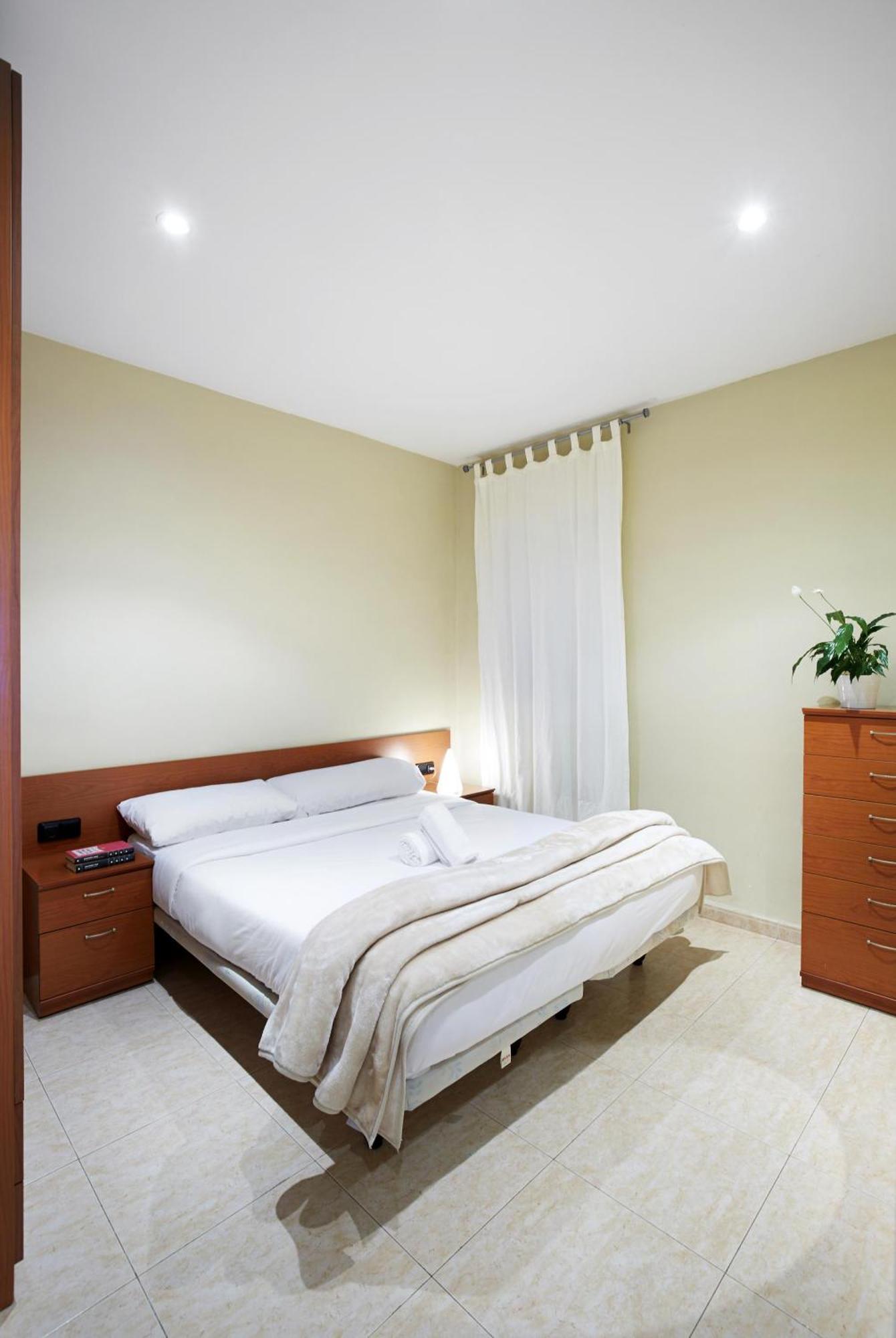 Apartamentos Calvet Барселона Екстер'єр фото