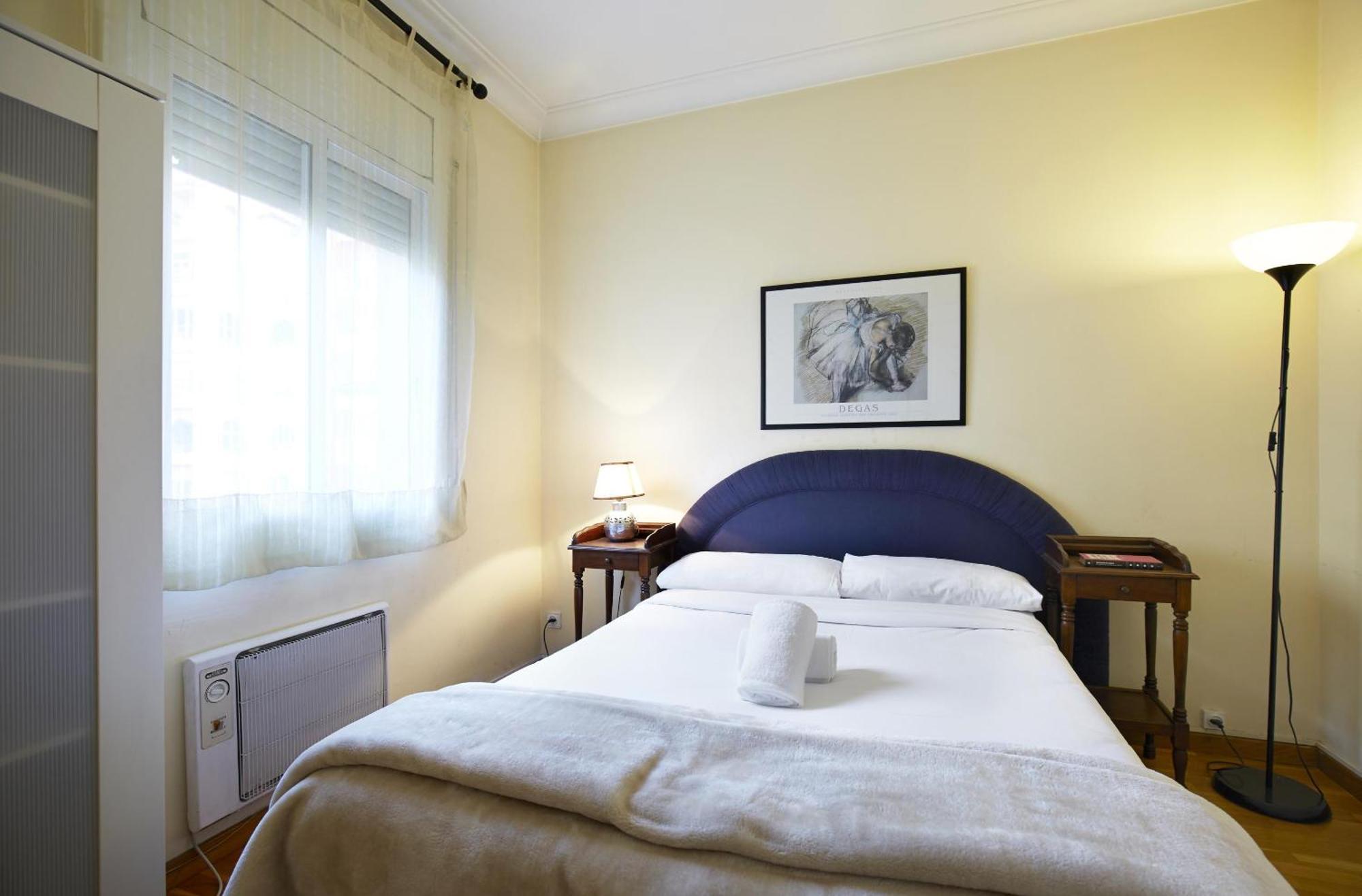 Apartamentos Calvet Барселона Екстер'єр фото