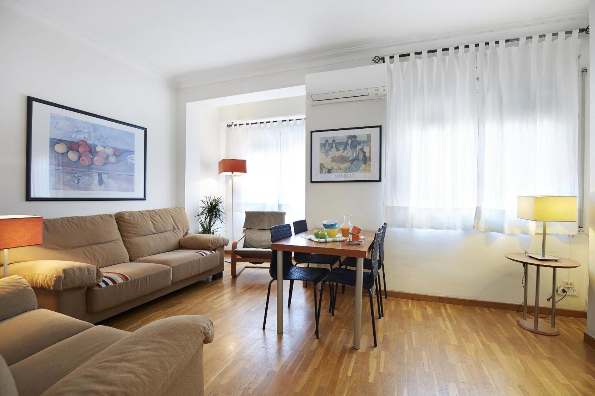 Apartamentos Calvet Барселона Екстер'єр фото